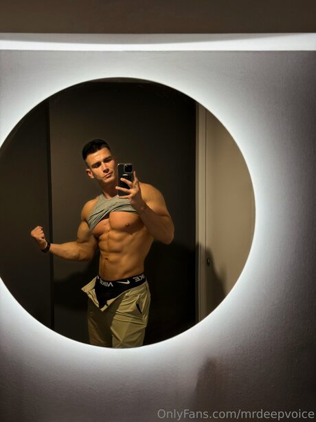 MrDeepVoice onlyfans fotos