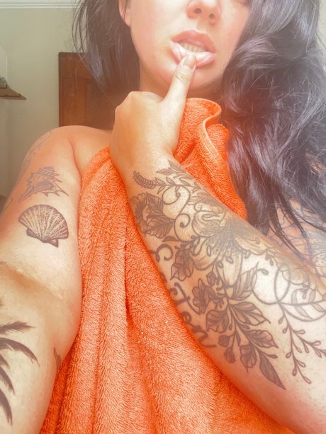 Annie Miracle naked only fans