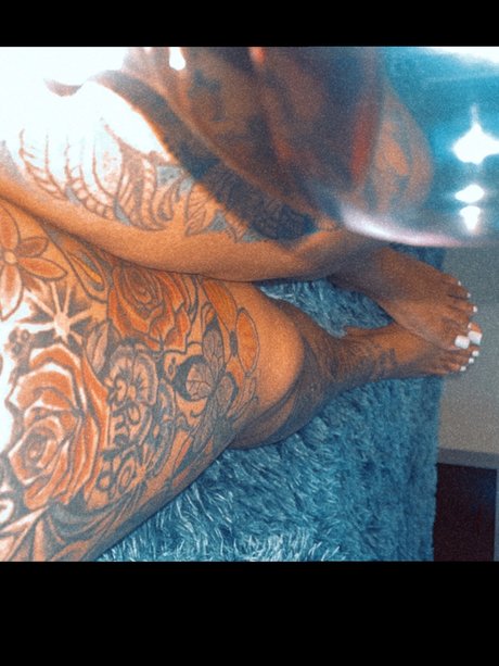 mirror selfie onlyfans naked shot