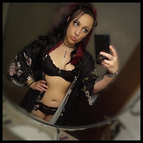 Sahara Love only fans pics