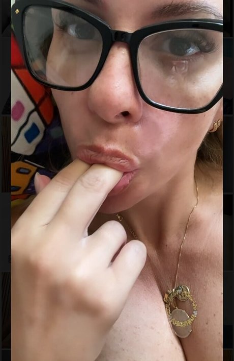 Roberta Bastos  negative