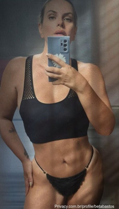 Roberta Bastos onlyfans naked leaks