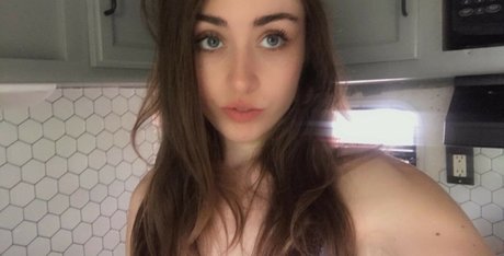 Happysadflower onlyfans star