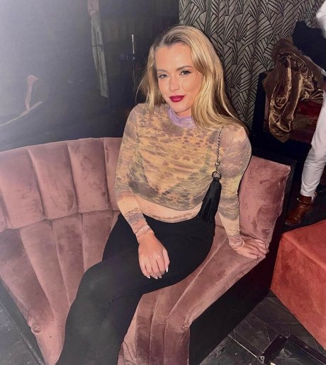 sophiahanvold ass onlyfans