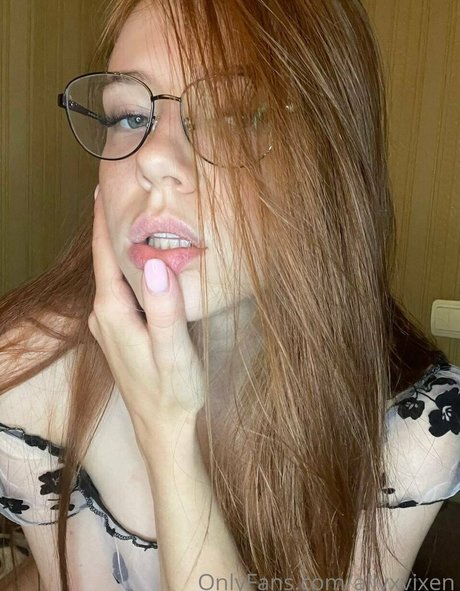 stacyxspicy onlyfans striptease