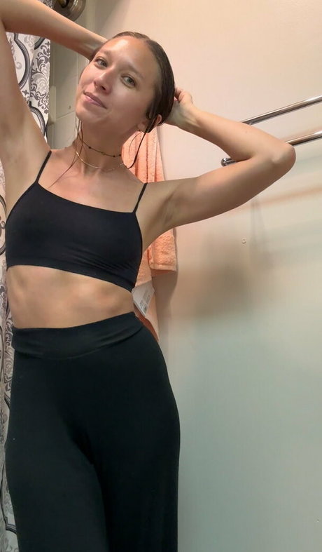 Nikita Crump Profile image