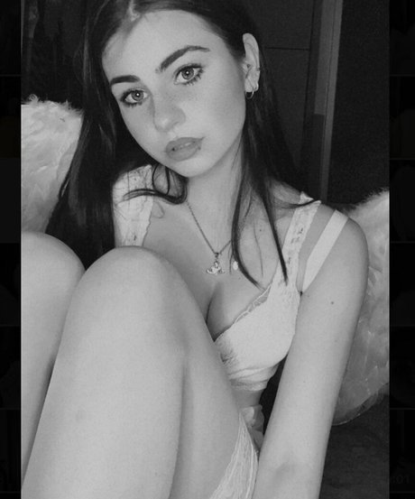 skyepastapins onlyfans strip tease