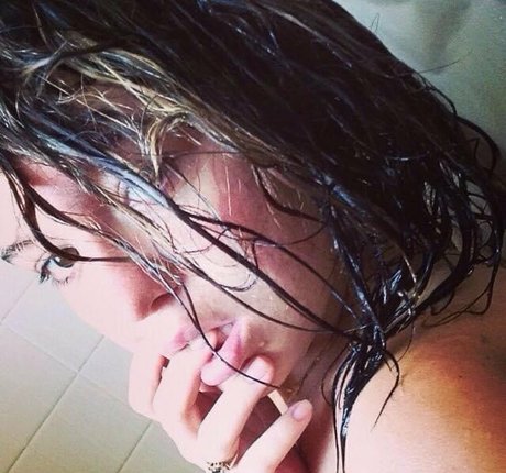 licking pussy onlyfans sexy selfie