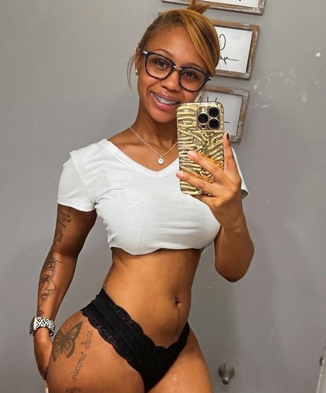 Yuno Zaza onlyfans model photo