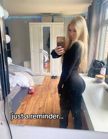 a mae 04 leaked onlyfans naked