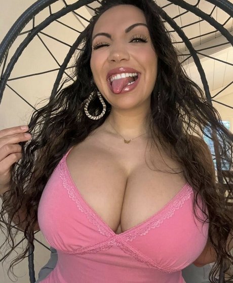 Crueltyfreecurves feet onlyfans