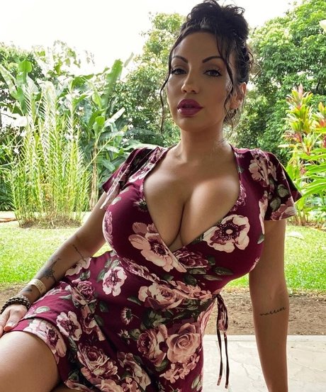 Crueltyfreecurves onlyfans strip tease