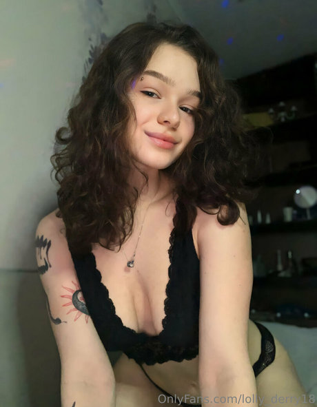 lolly derry18 onlyfans topless
