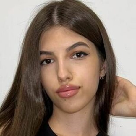 Little Annie naked onlyfans pics