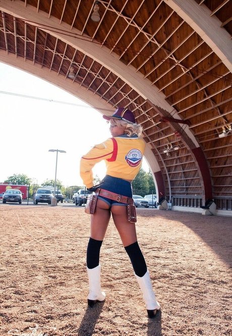 Mica Burton onlyfans leak fuck