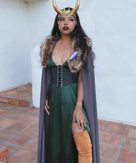 Mica Burton onlyfans topless