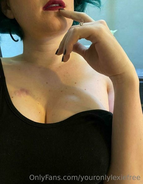 youronlylexie onlyfans content