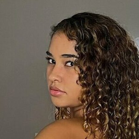 yourfavrae onlyfans topless