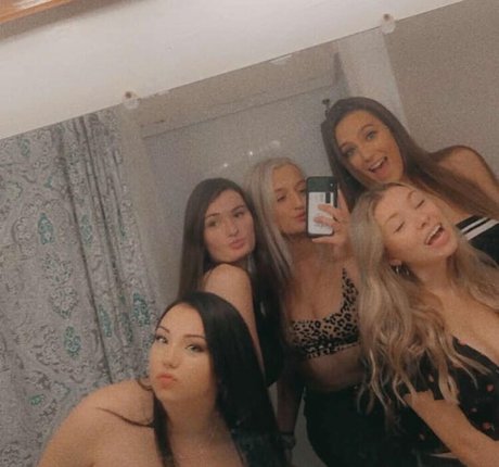 Sara Brooks nude only fans leaks