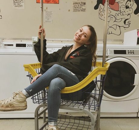 Sara Brooks boobs onlyfans