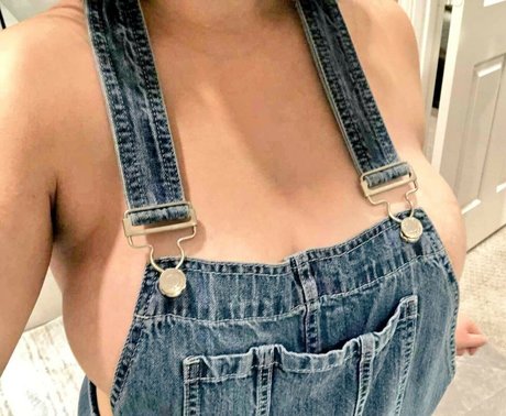 Salacious Peachy onlyfans nude content