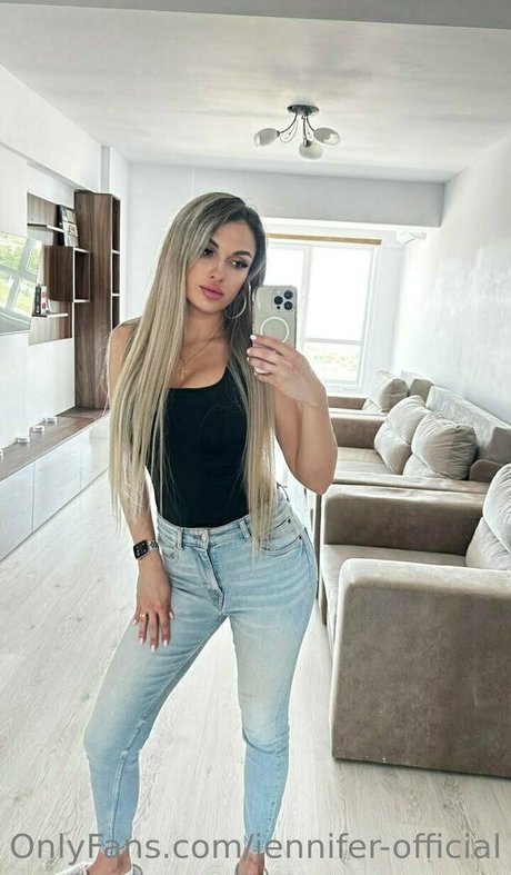 jennifer official onlyfans model photo