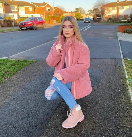 Alex Estelle onlyfans photo