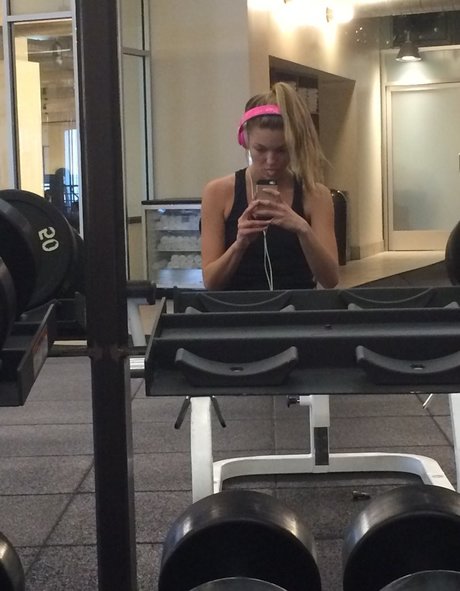 Lili Simmons onlyfans leaks sex