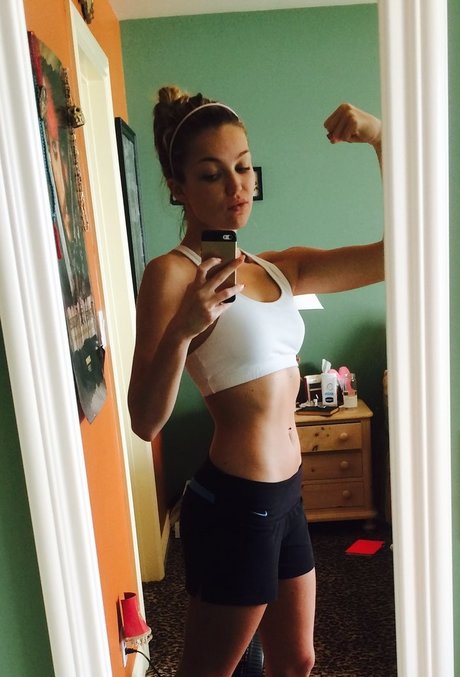 Lili Simmons new onlyfans