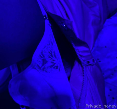 privado honey onlyfans creator