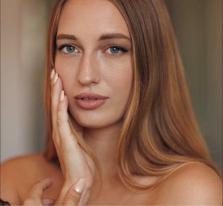 Luuna Red nude onlyfans leaks