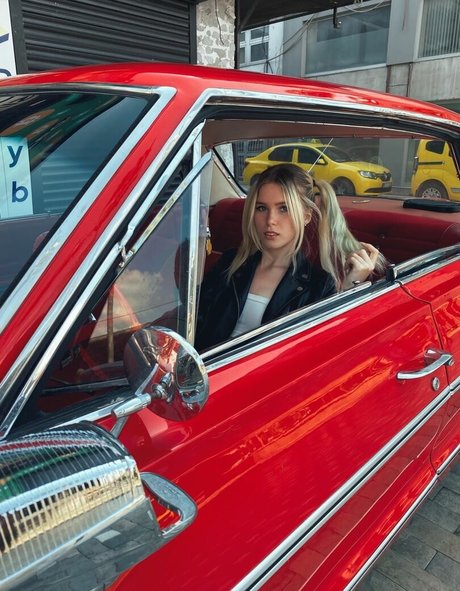 Vikneska naked onlyfans pics