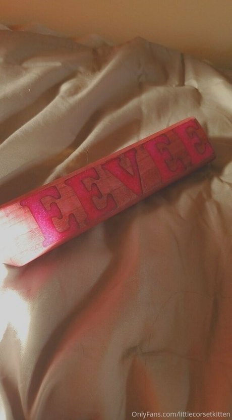 littleeevee66 onlyfans boobs