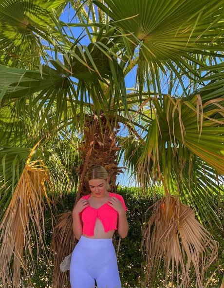 ellie miss pics onlyfans