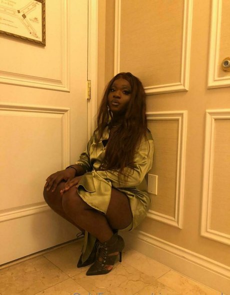 sissy serayah desnuda onlyfans