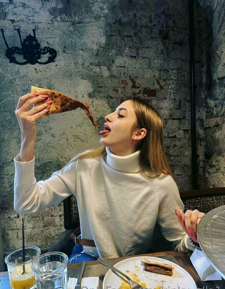 kinky ella1 onlyfans naked