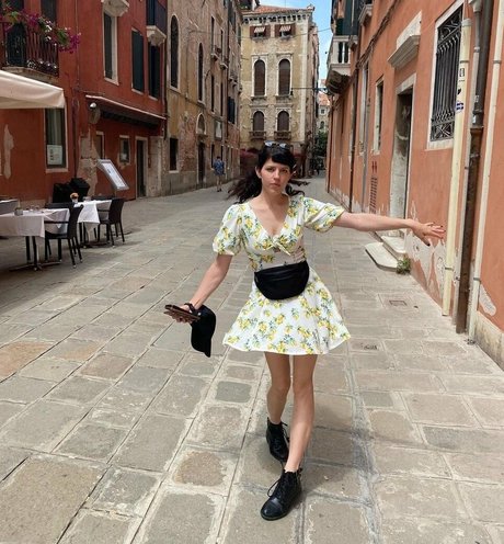 Emily Axford nsfw onlyfans