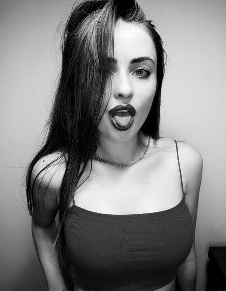 miracle leah onlyfans topless