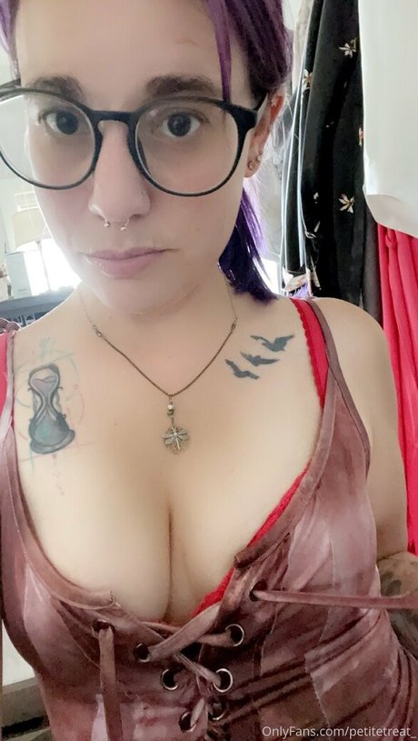 petitetreat_ onlyfans model photos