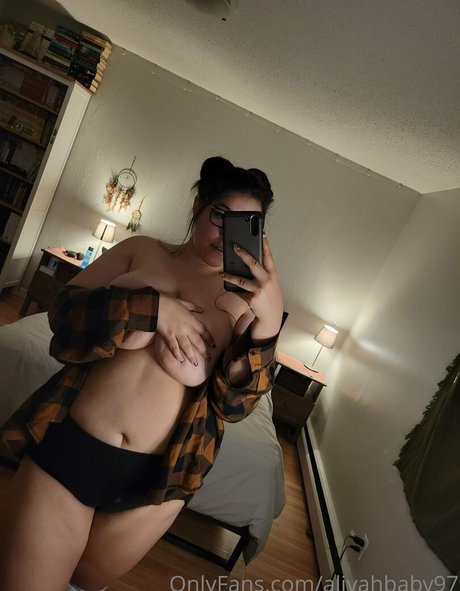 aliyahbaby97 onlyfans strip tease