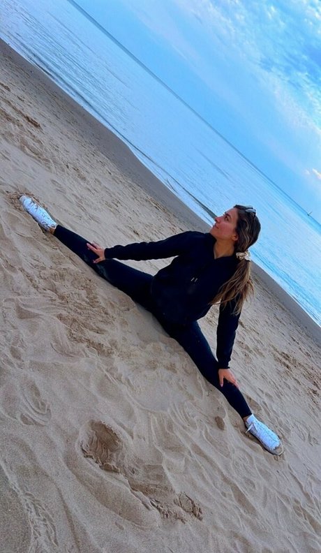 journeywithalora onlyfans desnuda