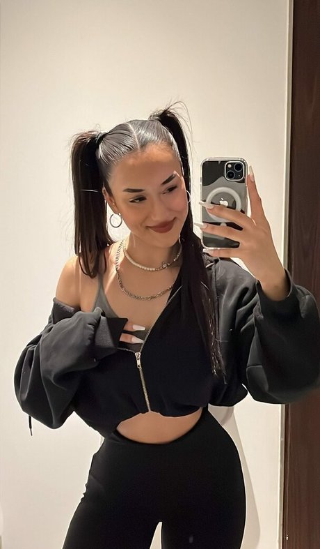 Hale Cabbar onlyfans pics