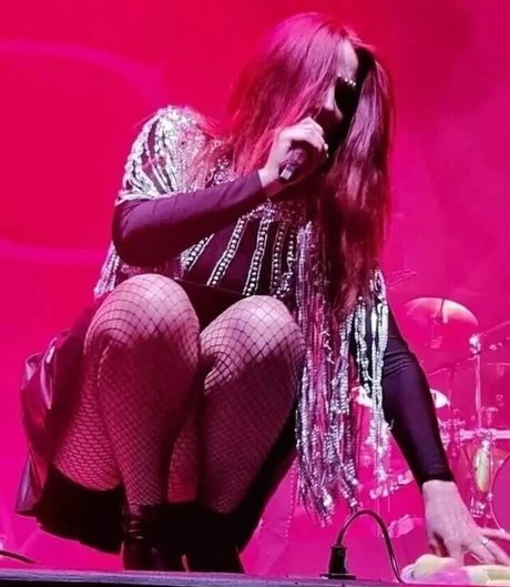 Simone Simons porn leaked onlyfans