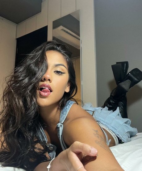 Julia Britz onlyfans leak ass