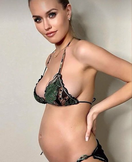 Laura Muller naked only fans