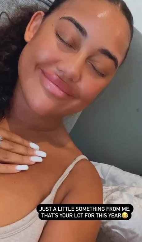 Marlie Lewis topless onlyfans