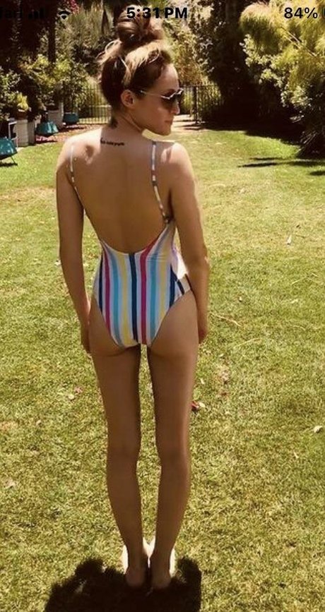 Carly Chaikin onlyfans leaked tits