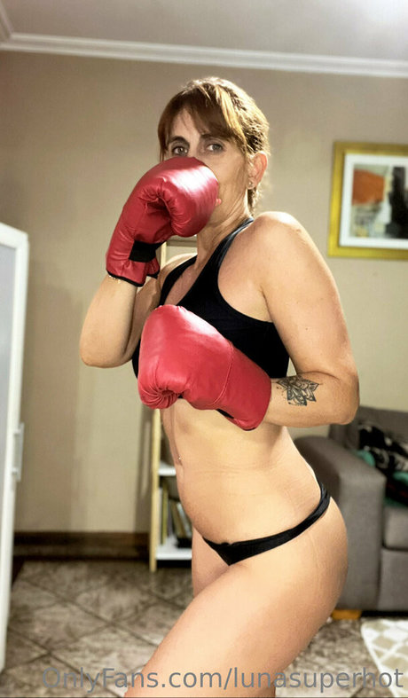 lunasuperhot feet onlyfans