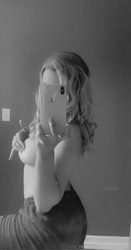 Tiffany Alyssa onlyfans model photo