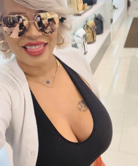 Myra La Chula onlyfans post